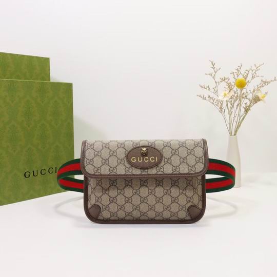 Gucci 493930 24.5x17.5x3.5cm zy