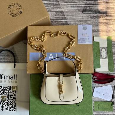 699651 19X13X3cm MP 5