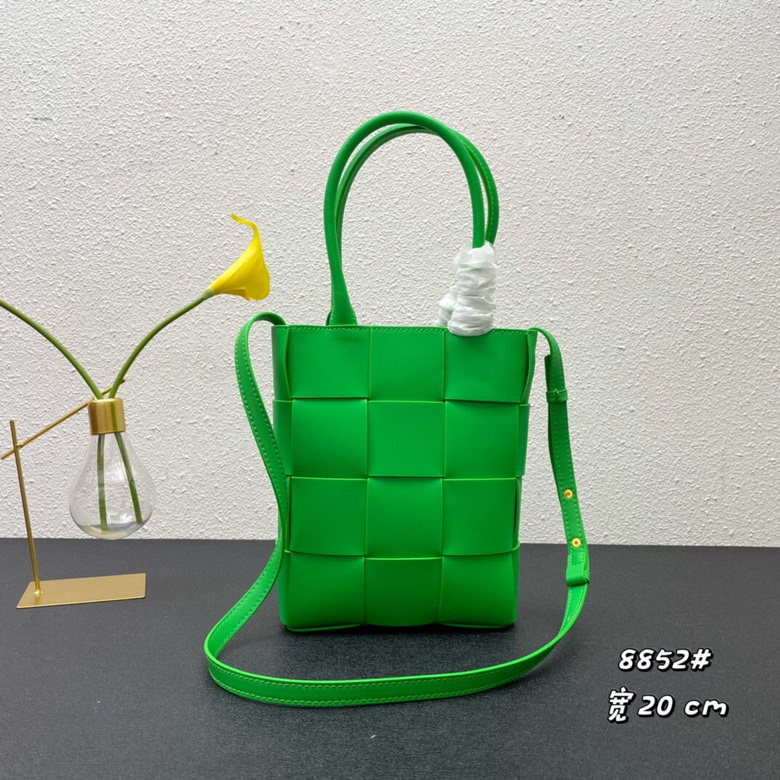 Bottega Veneta tote 11