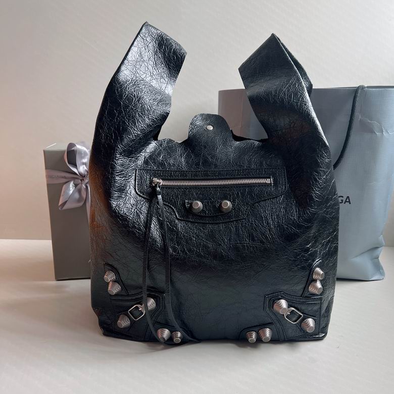 Le cagole 2240 32X30.9X13.9cm GY