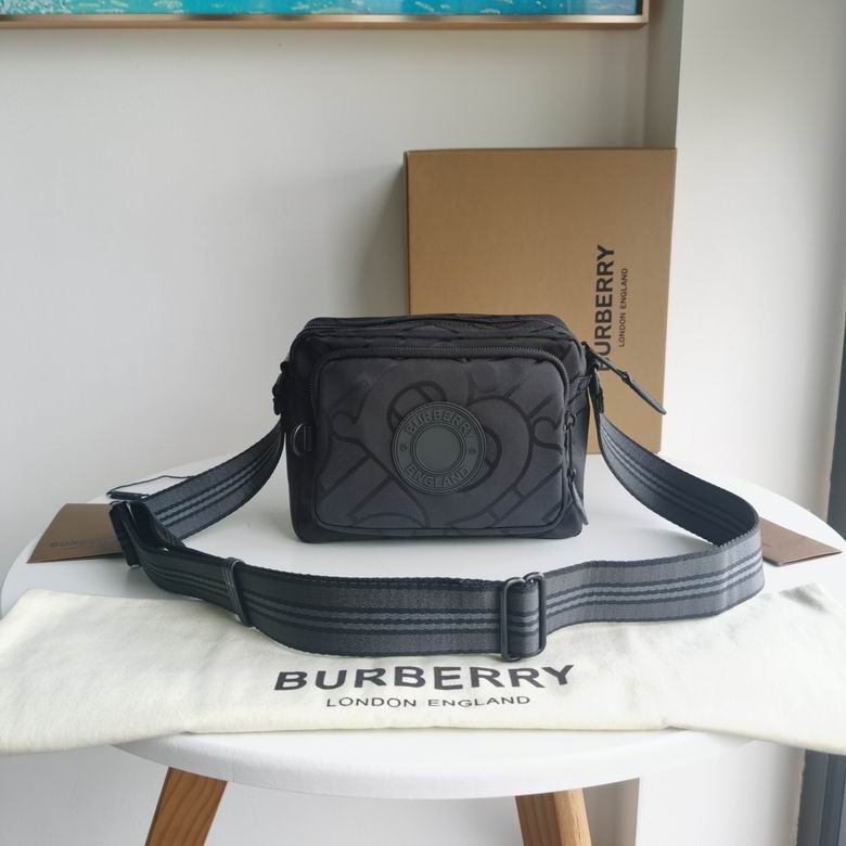 Burberry Camera bag Original