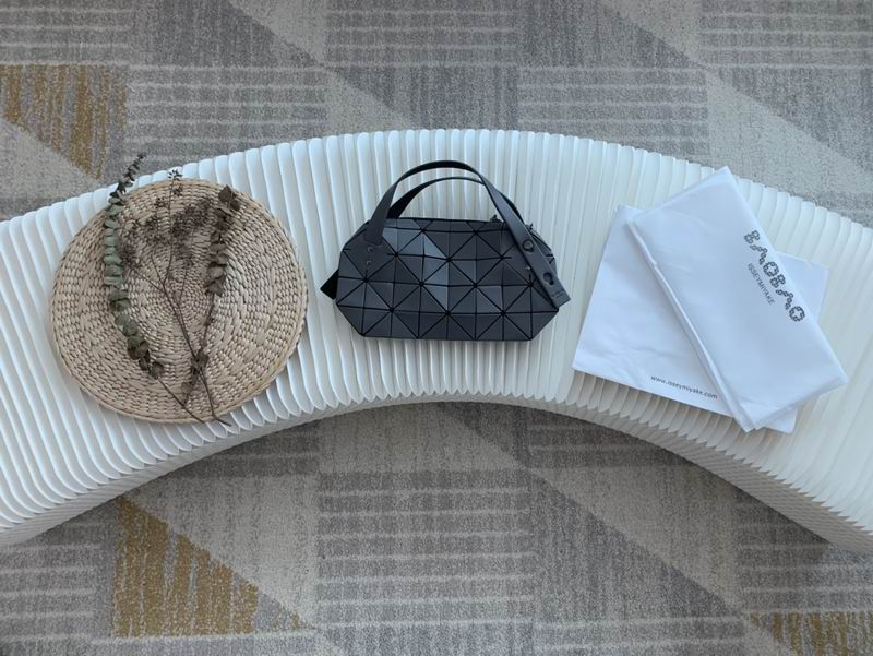 Issey Miyake BB11-AG481 33x16x8cm Yt dark grey fog
