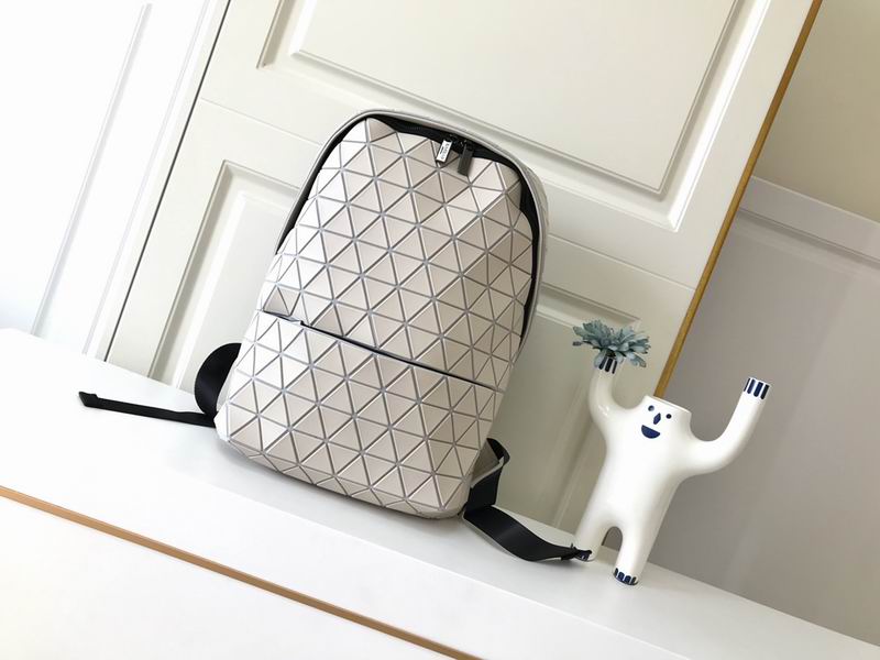 Issey Miyake 45x30x9cm Beige Yt