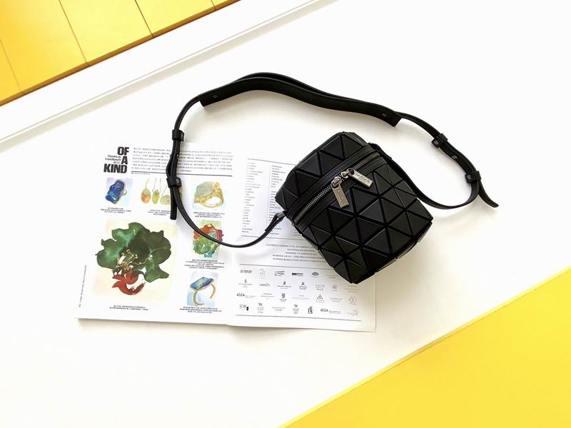 Issey Miyake 16x14cm Yt