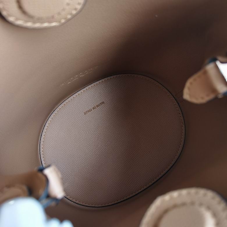 1531 18.5X23X15cm XM 4