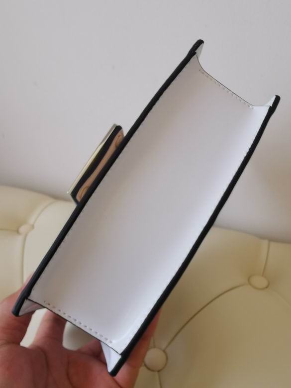 898 12X19.5X6.5cm TB 2