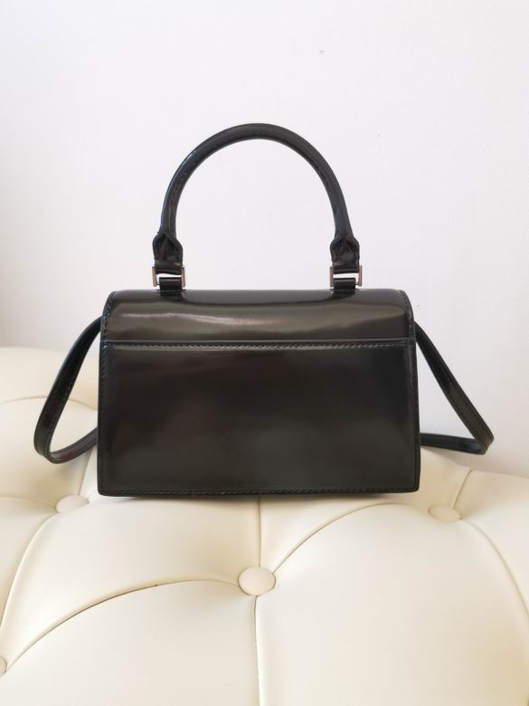 898 12X19.5X6.5cm TB 4