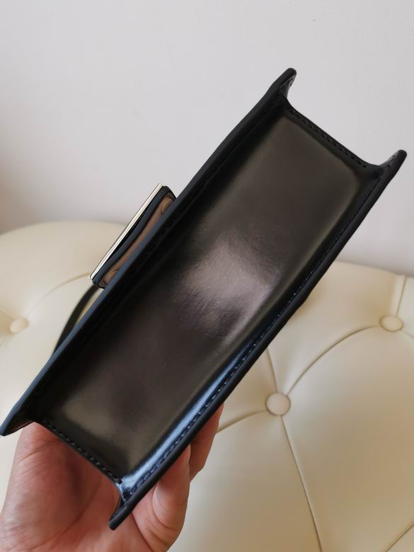 898 12X19.5X6.5cm TB 4