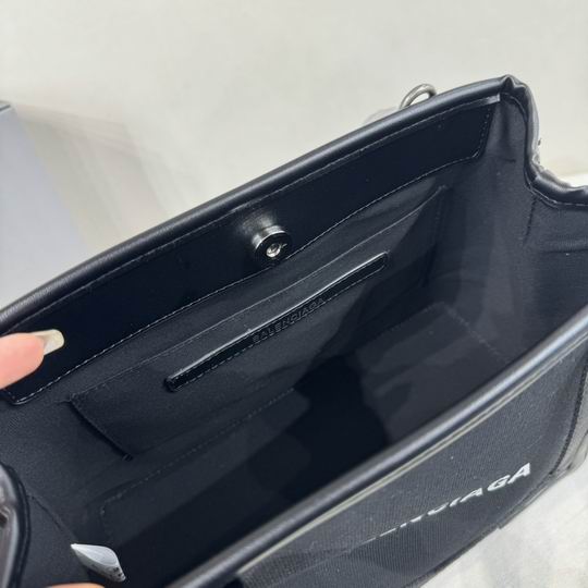 Balenciaga 27x22x12cm zy