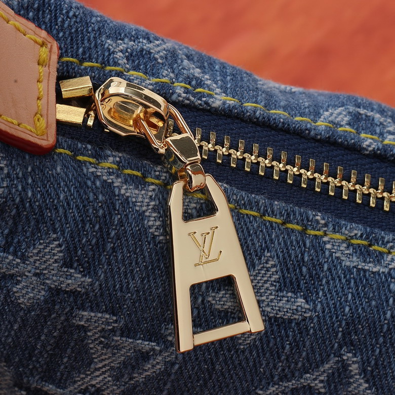 Hills Pochette M82949 20.5x6x16cm ww