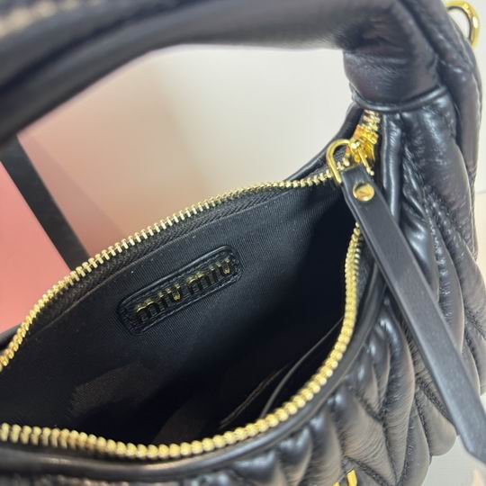 Miumiu 803 21x22x7cm zy