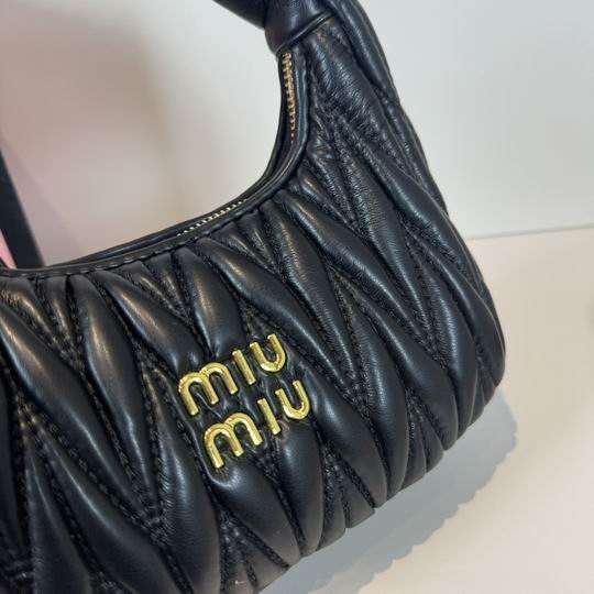 Miumiu 803 21x22x7cm zy
