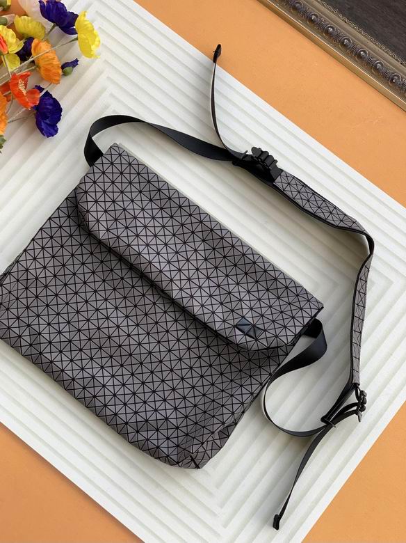 36.5X27.5X7cm 061111 YT 1