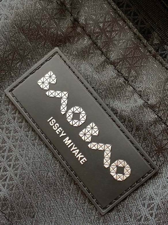 36.5X27.5X7cm 061111 YT 1